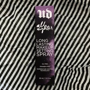 Urban Decay All Nighter makeup setting spray